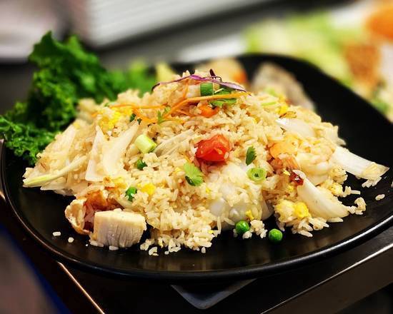 Order Crab Fried Rice food online from Tarah Thai Kitchen store, San Jose on bringmethat.com