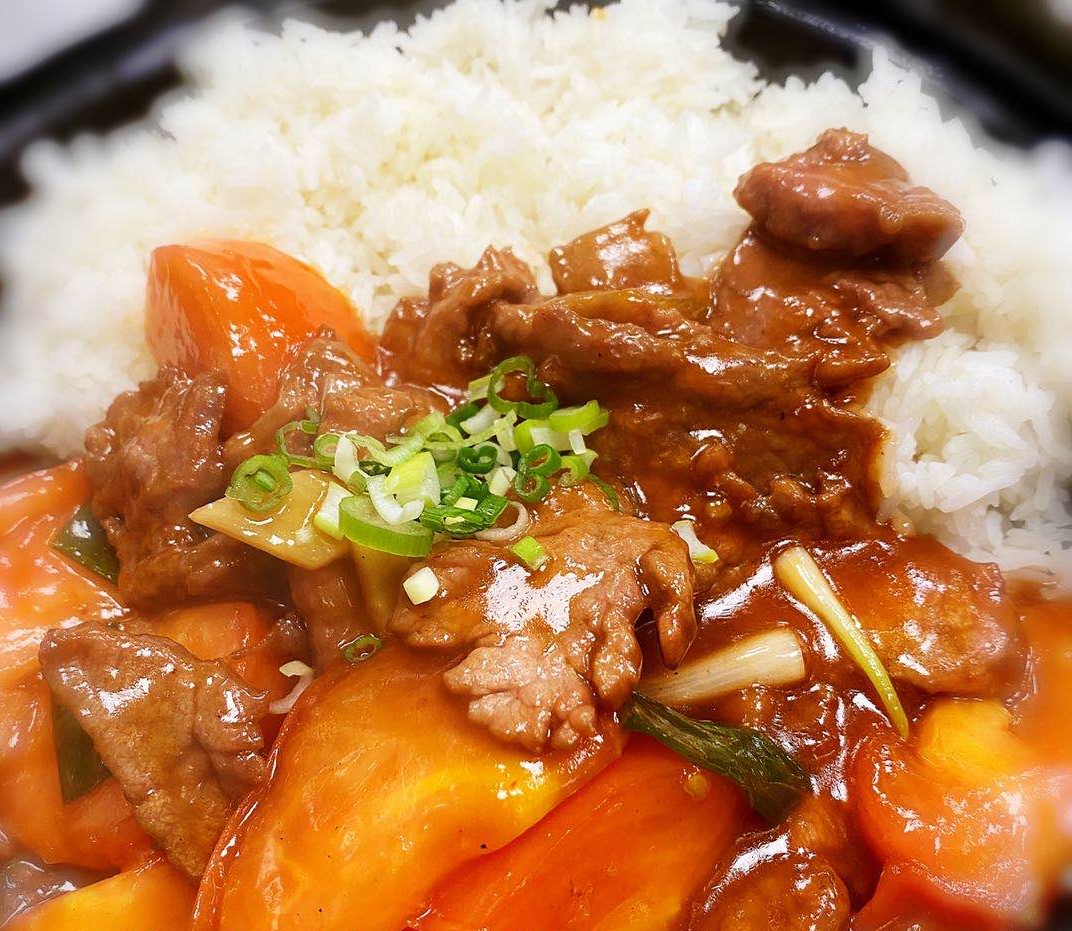 Order 215. Tomato Beef on Rice蕃茄牛肉饭 food online from Golden Palace store, Brooklyn on bringmethat.com