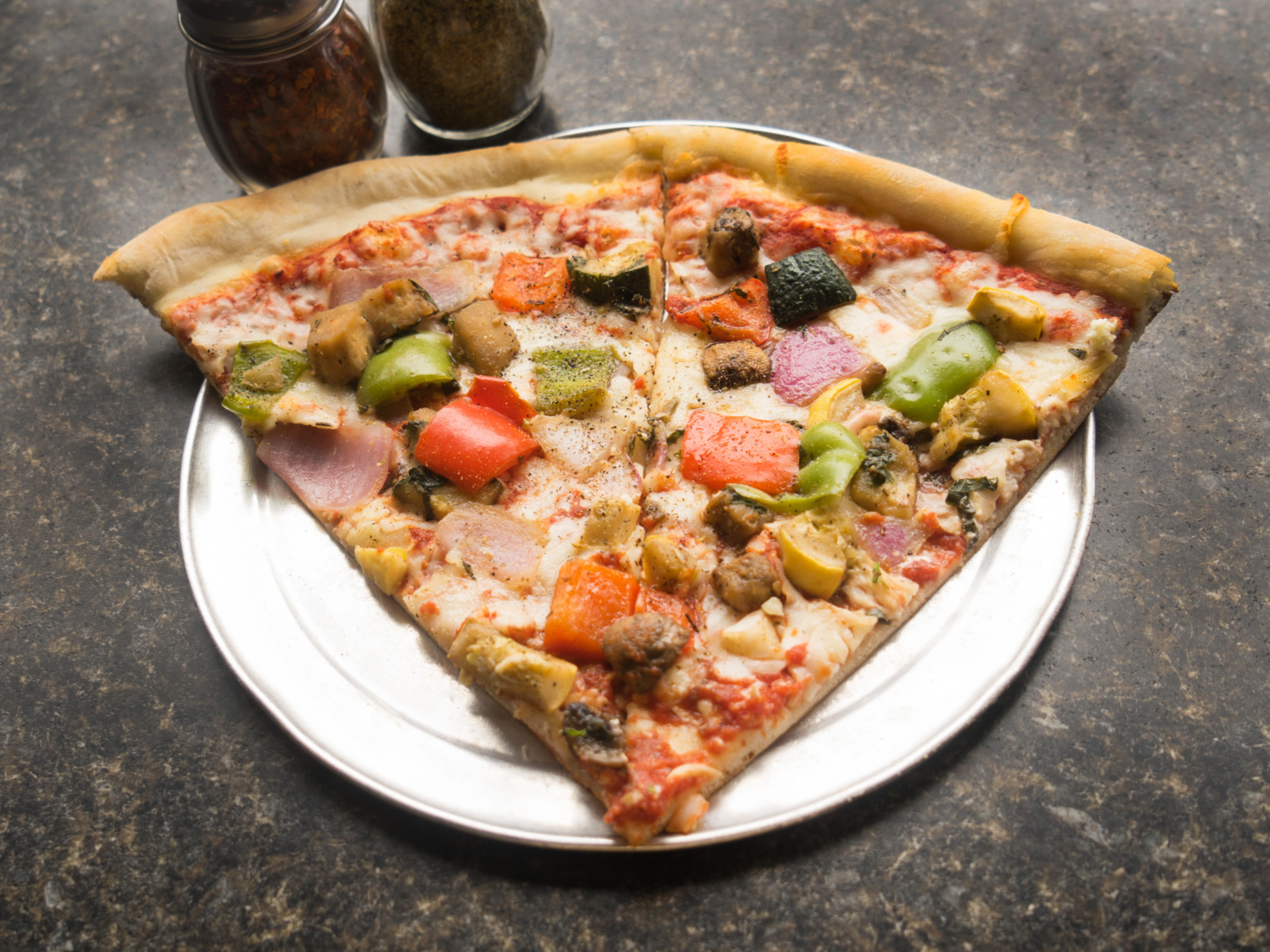 Order Grilled Veggie Pizza food online from Mesa Pizza store, Minneapolis on bringmethat.com