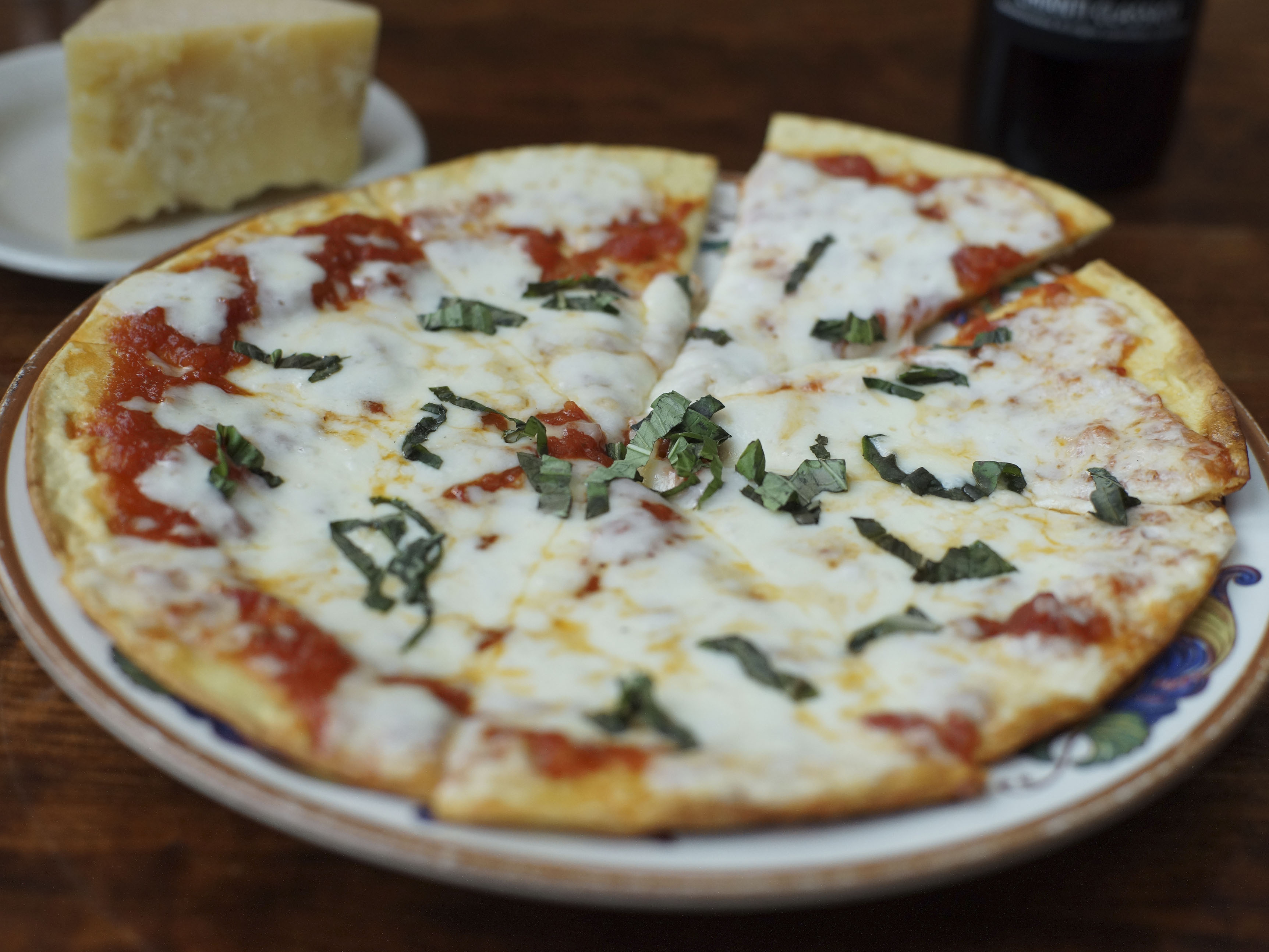 Order Mozzarella Pizza food online from Tarantino's store, Chicago on bringmethat.com