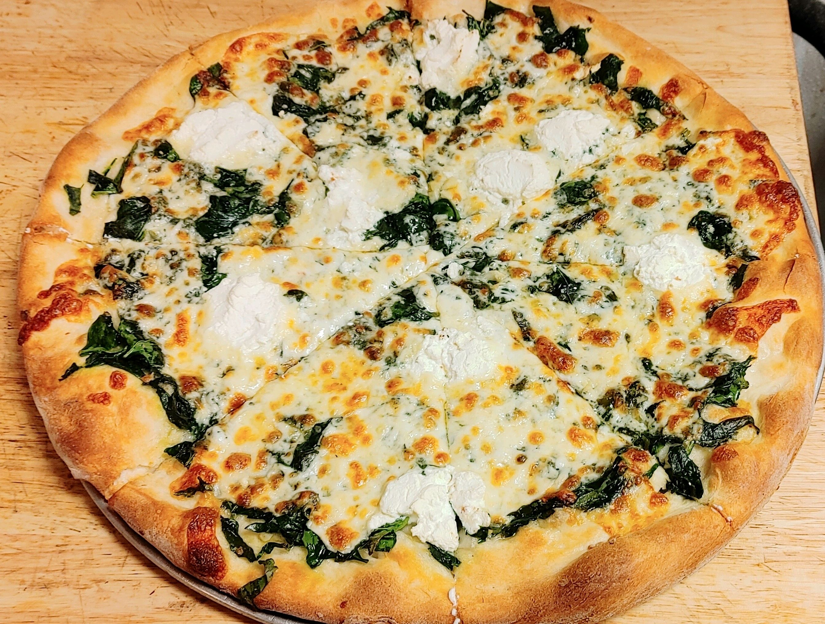 Order Spinach Pizza food online from Mercatos III store, Latham on bringmethat.com