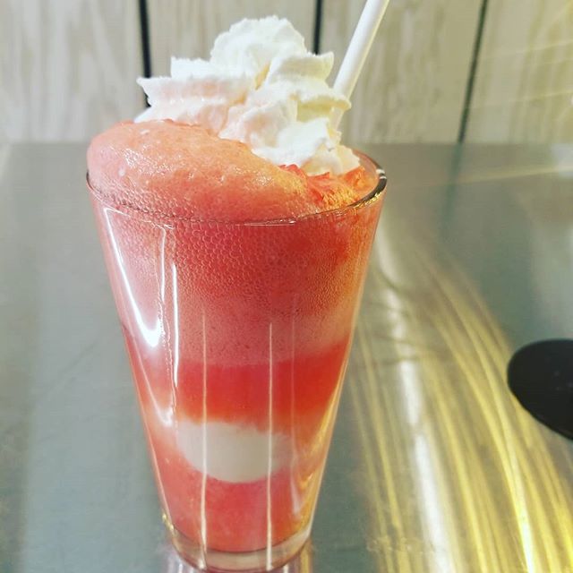 Order Crushed Strawberry Float food online from Chicken Shack store, Anchorage on bringmethat.com