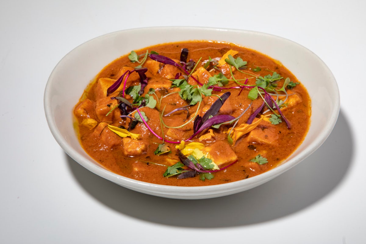 Order Ghee Makhni Butter Chicken (contains cashews) 16 oz food online from Curry Up Now store, Hoboken on bringmethat.com