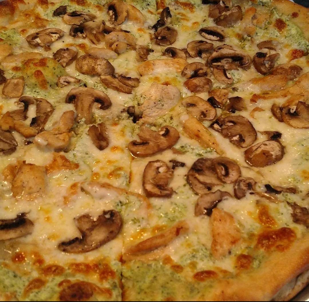Order Chicken Pesto Pizza food online from Luna Blu store, Annapolis on bringmethat.com