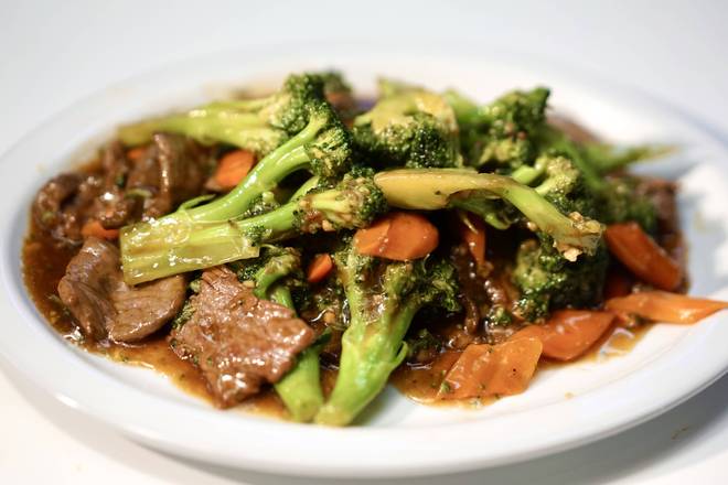 Order BEEF BROCCOLI 芥蓝牛 （大） food online from China One Express store, Overland Park on bringmethat.com