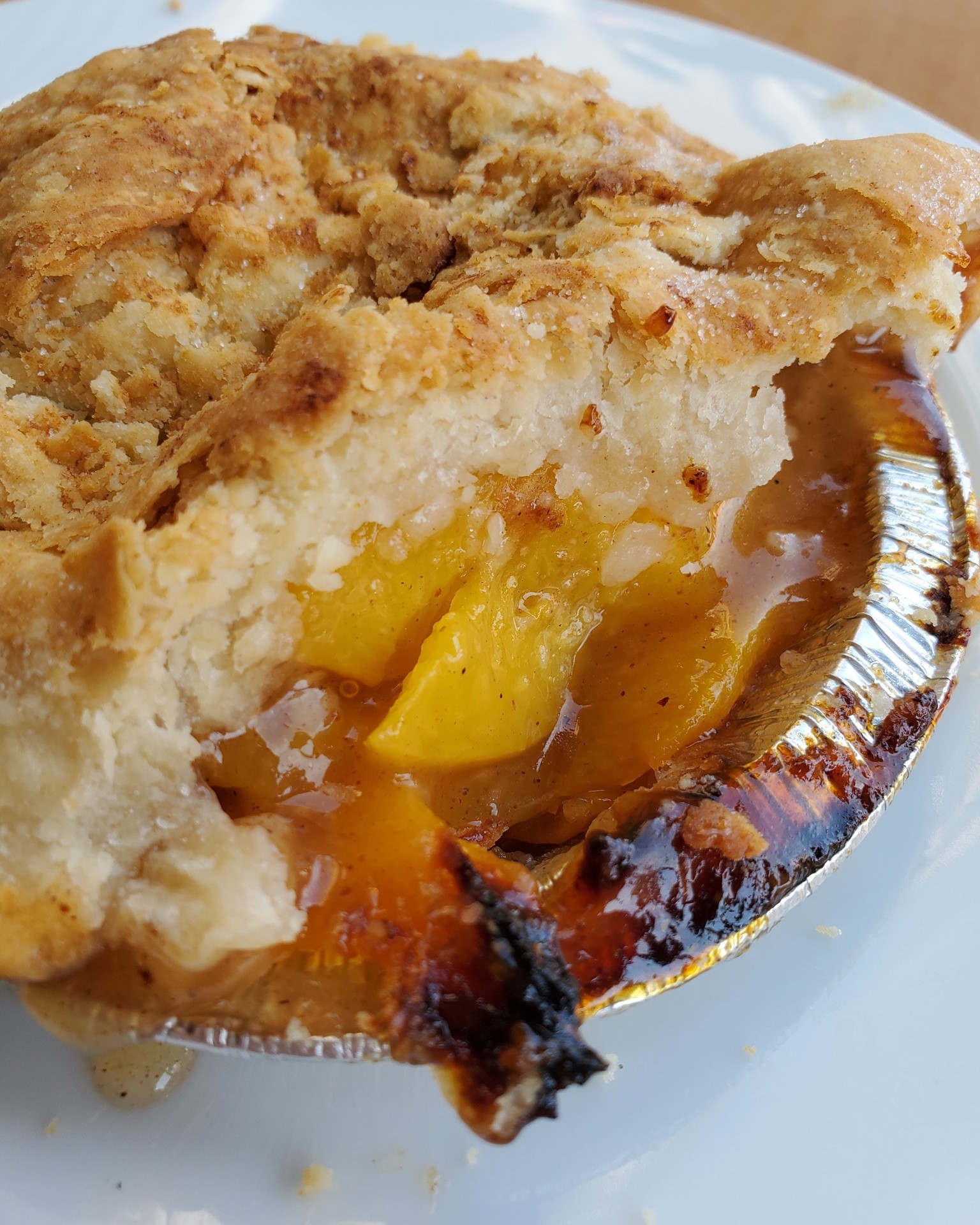 Order Peach Cobbler food online from Hot Wings Cafe store, Pasadena on bringmethat.com