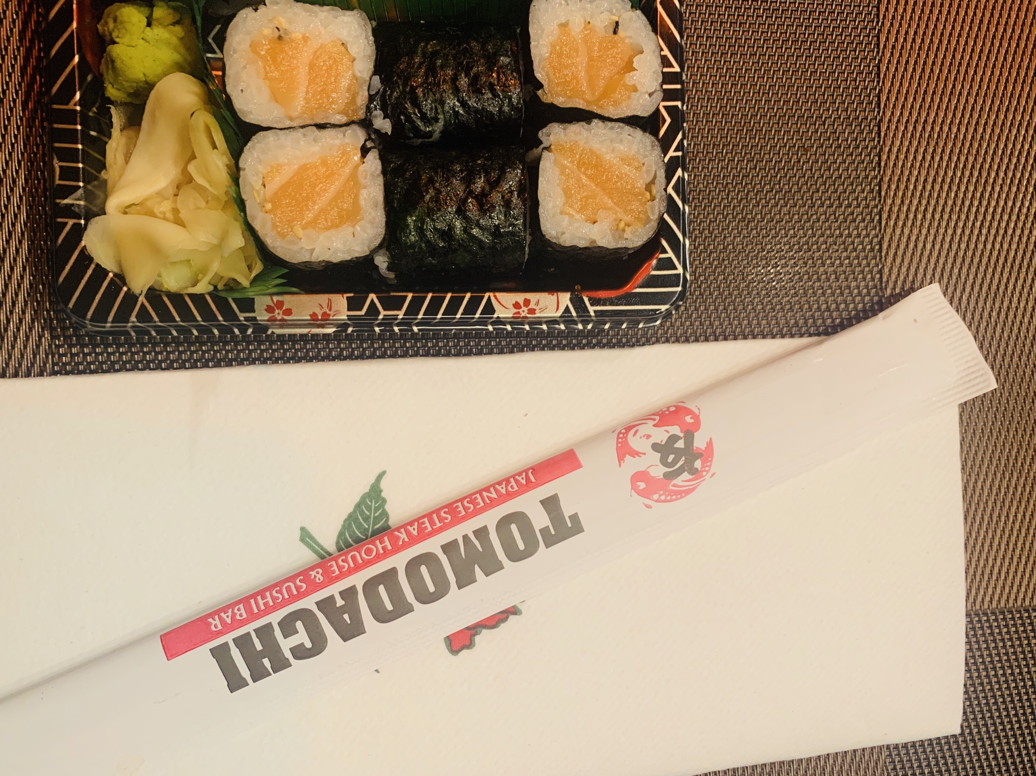 Order 1. Salmon Roll food online from Tomodachi Japanese Steakhouse & Sushi Bar store, Royersford on bringmethat.com