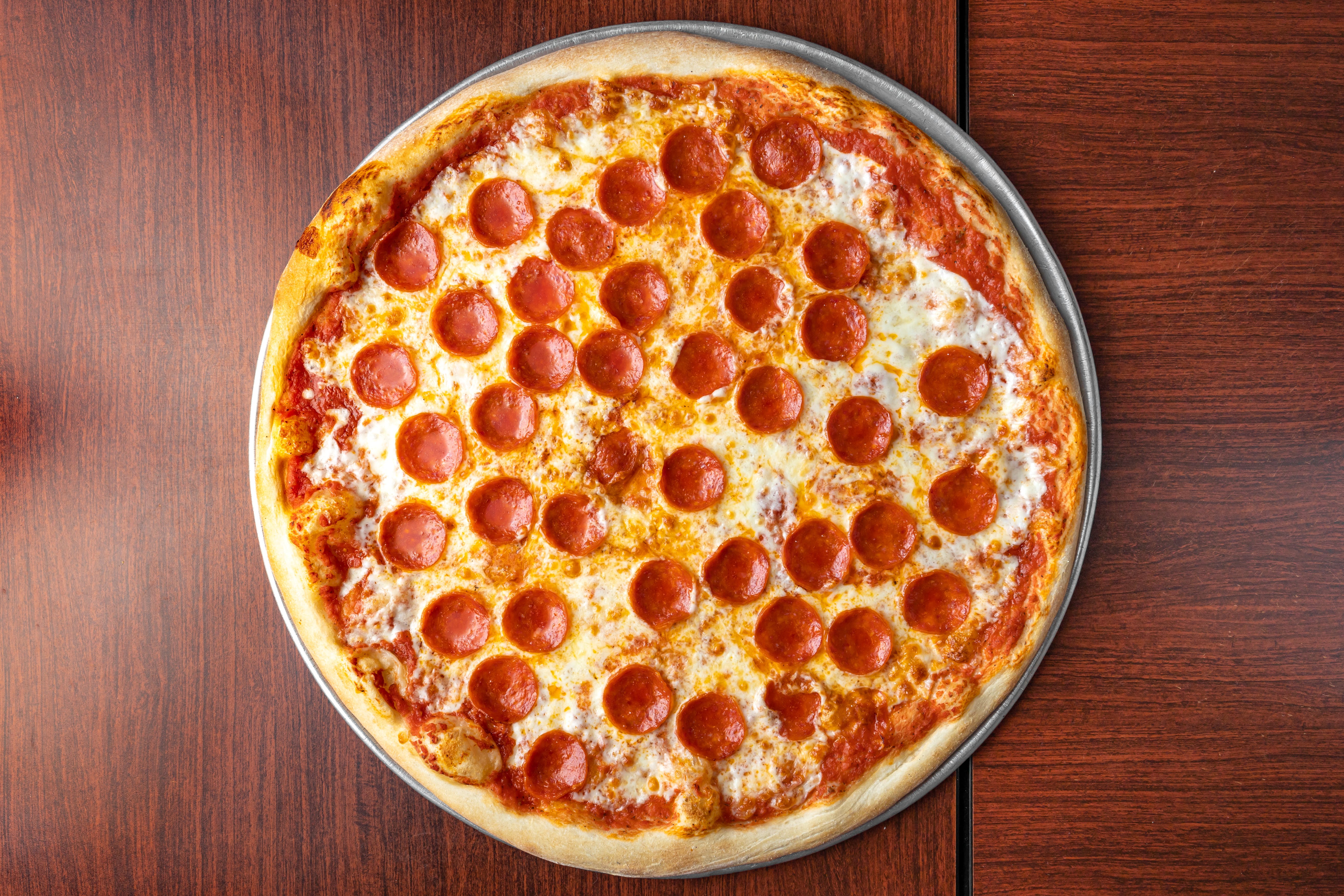 Order Pepperoni Pizza - Full 18'' food online from Mother Kelly's store, Syosset on bringmethat.com