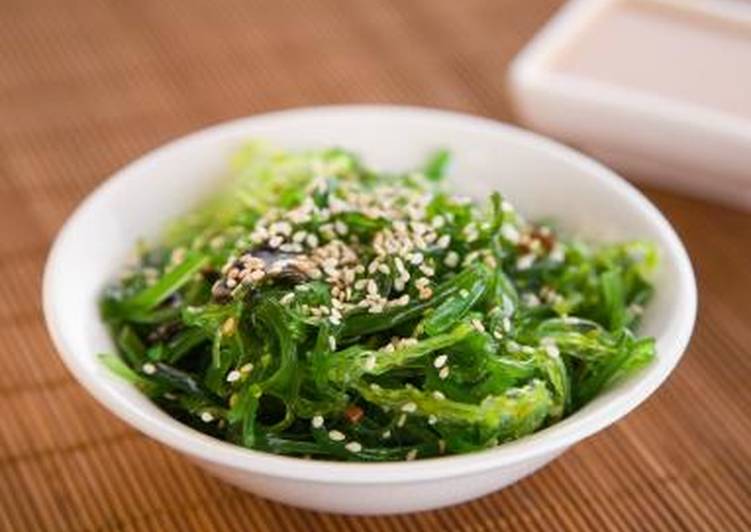 Order Seaweed Salad ( sesame dressing) food online from Sushi Metsuyan store, Teaneck on bringmethat.com