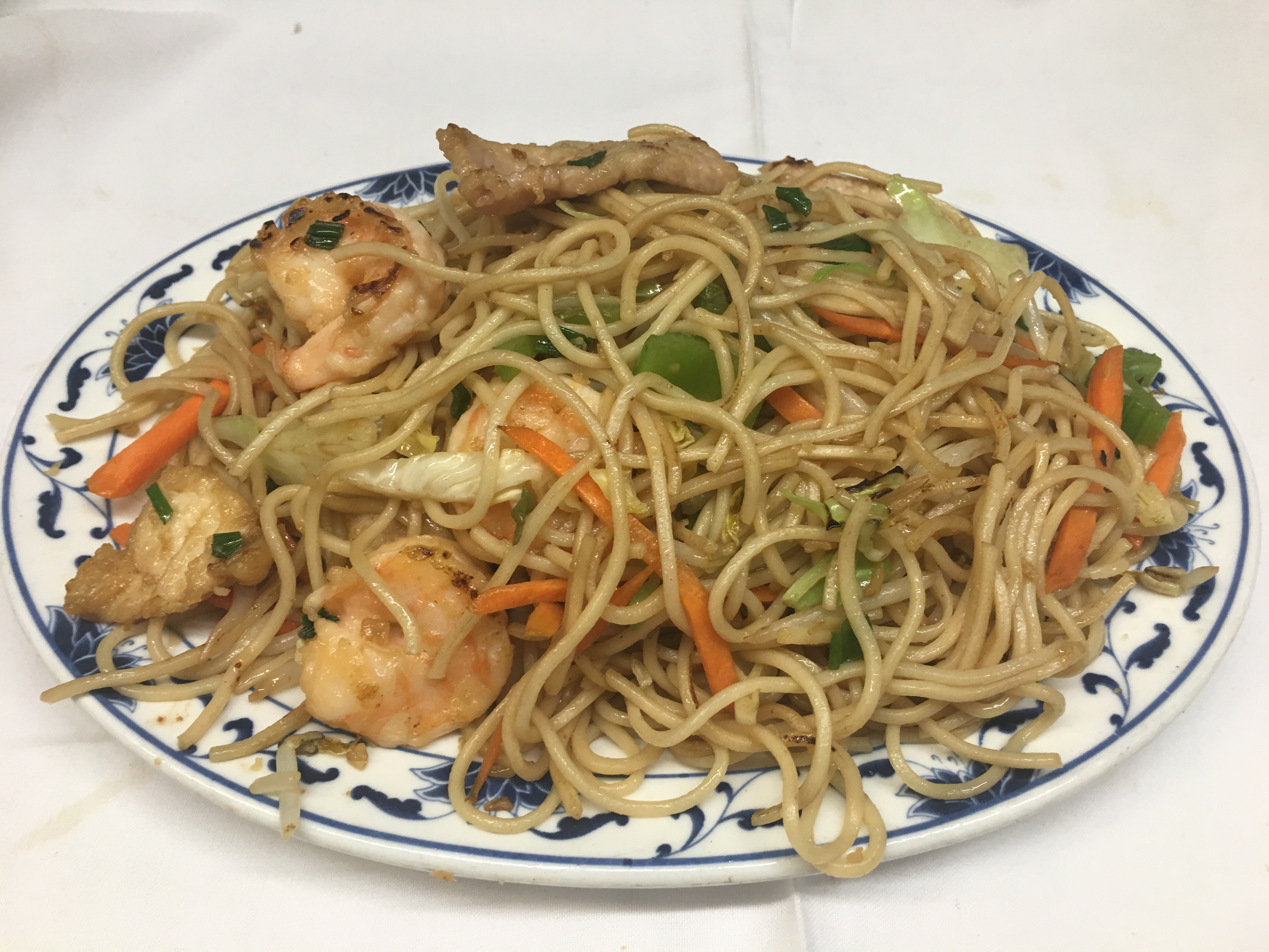 Order CHOW MEIN NOODLES 炒面 food online from Hus Szechwan Restaurant store, Los Angeles on bringmethat.com