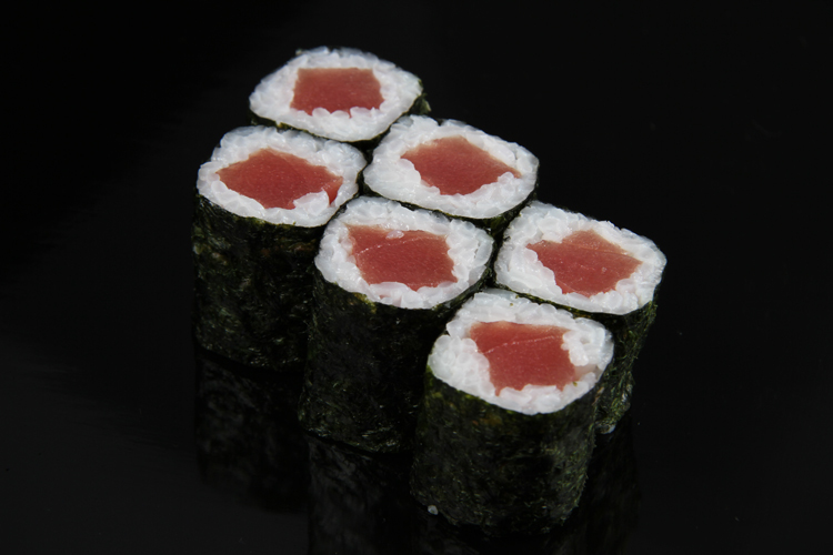 Order R21. Tuna Roll food online from Tengu Asian Bistro store, Albany on bringmethat.com
