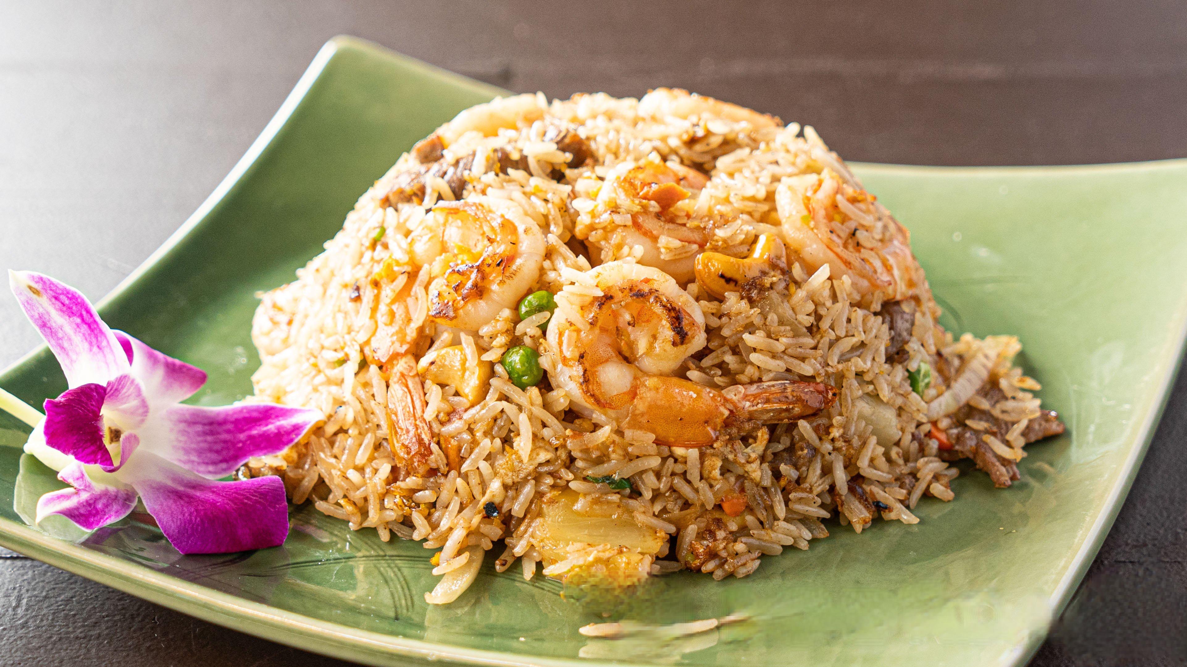 Order Thai Fried Rice Entree food online from Yummy thai store, New York on bringmethat.com