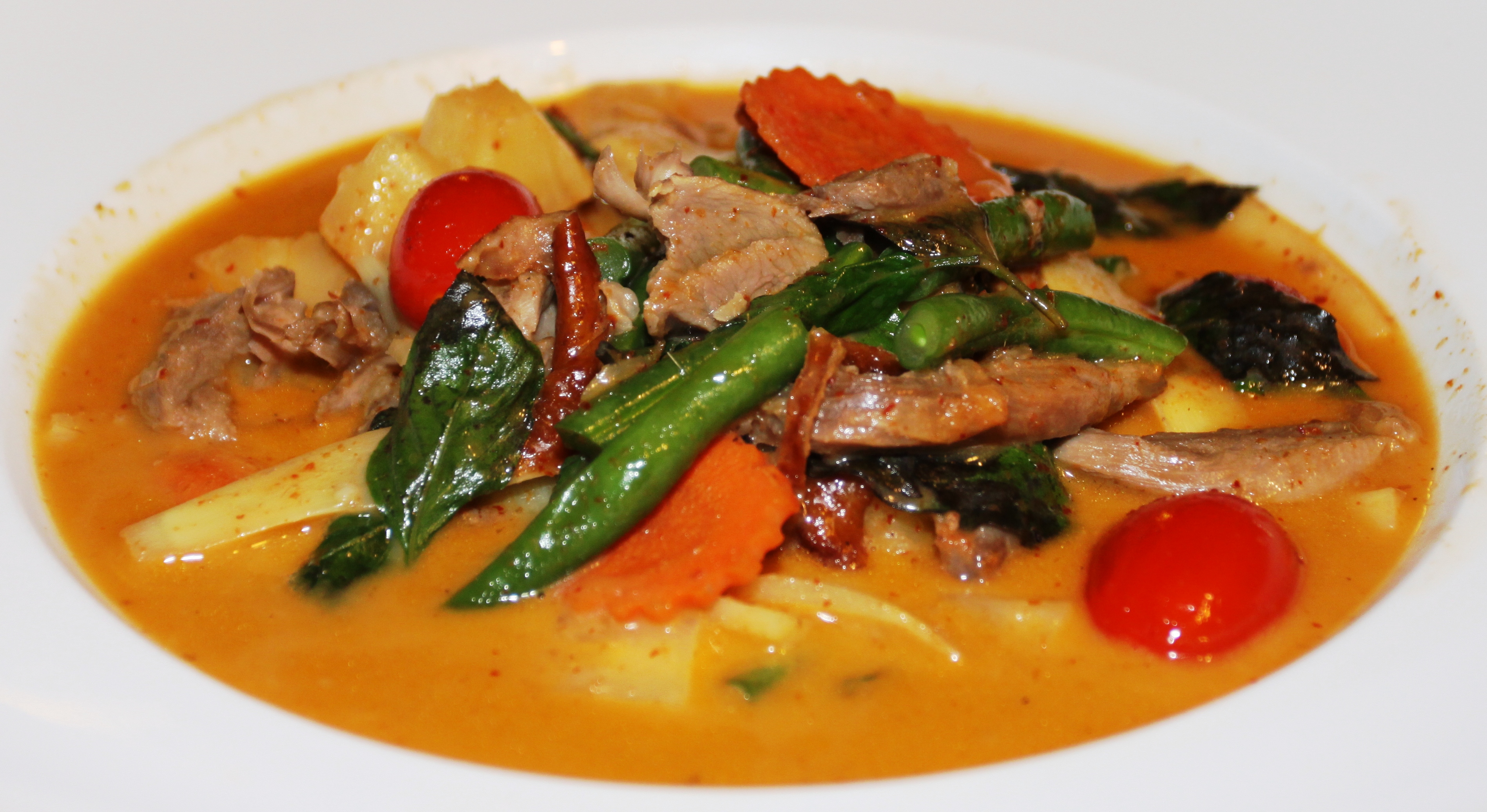 Order 606. Roasted Duck Curry food online from Siam Pasta Thai Cuisine store, Chicago on bringmethat.com
