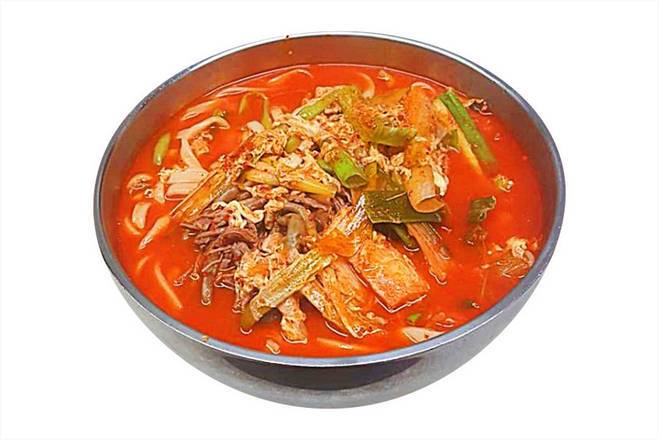 Order Spicy Noodles Soup with Beef and Vegetables (Yukgaejang Kalguksu)육계장칼국수 food online from Halmae Noodle 할매칼국수 store, Palisades Park on bringmethat.com