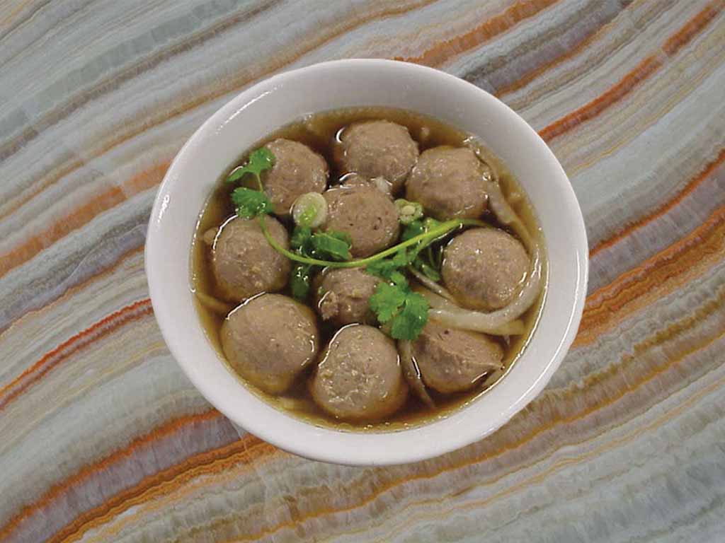 Order 407. Beef Ball Soup food online from San Sun store, San Francisco on bringmethat.com
