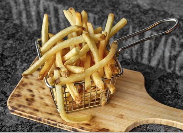 Order Classic Fries food online from Burger Pointe &amp; Wings store, Grosse Pointe on bringmethat.com