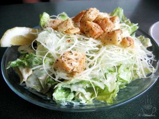 Order Caesar Salad - Small food online from Fratelli Ny Pizza store, Canoga Park on bringmethat.com