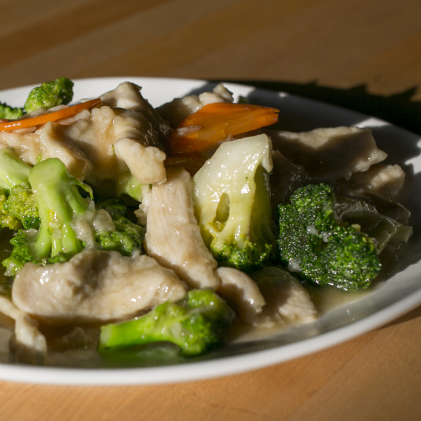 Order Broccoli Chicken food online from Serai RICE & NOODLES store, Chicago on bringmethat.com