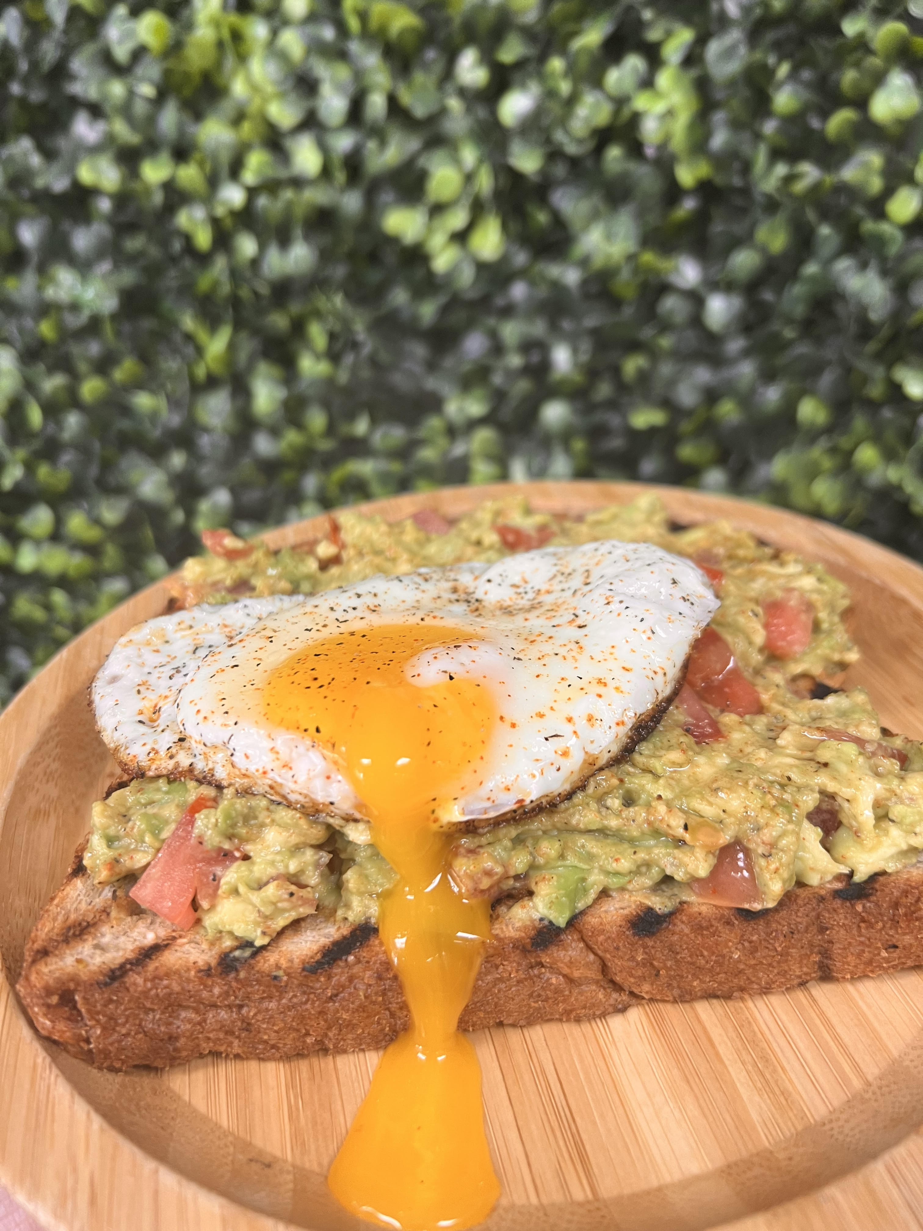 Order Avocado Toast with Egg food online from Ossys Bakery store, Glendale on bringmethat.com