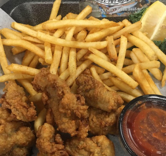 Order 6 Fried Oyster Basket food online from Calvert Crabs Llc store, Prince Frederick on bringmethat.com