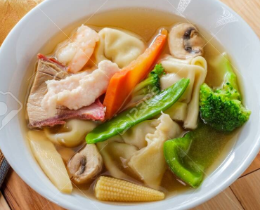Order Quart of Subgum Wonton Soup for 2 什锦云吞汤 food online from Oriental Garden store, Lyndhurst on bringmethat.com