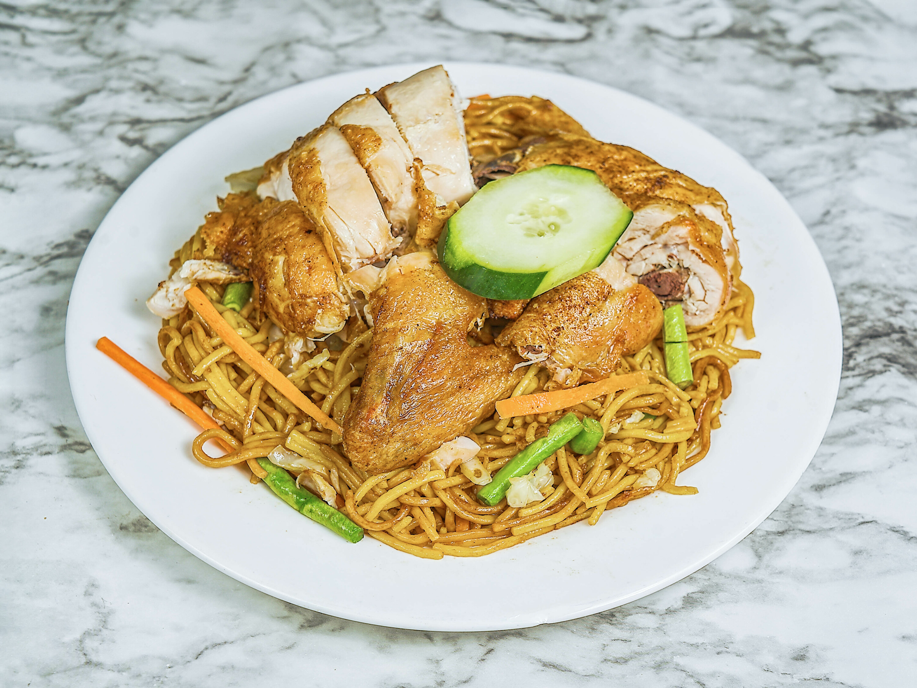 Order Chicken Lo Mein food online from Hibiscus store, South Richmond Hill on bringmethat.com