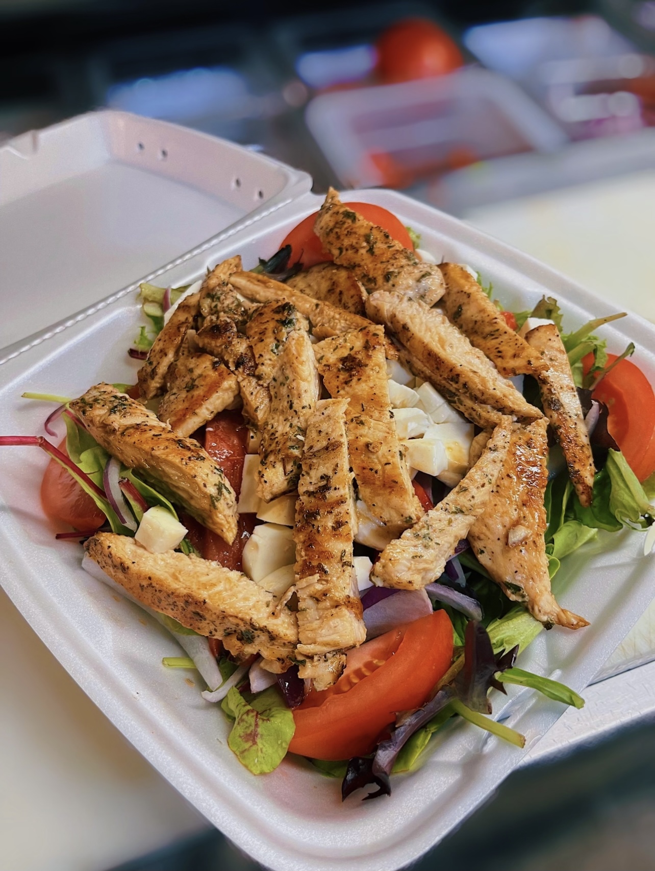 Order Avenue Salad food online from Avenue Pizza store, Bloomfield on bringmethat.com