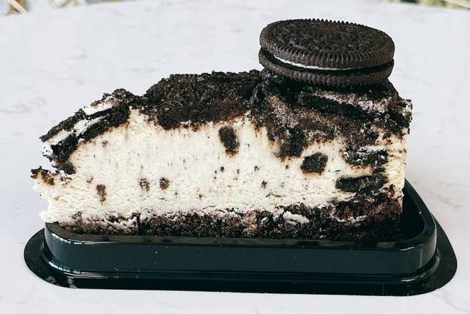 Order Oreo Mousse Cake food online from Qlicious Bubble Tea & Pastries store, Liberty on bringmethat.com