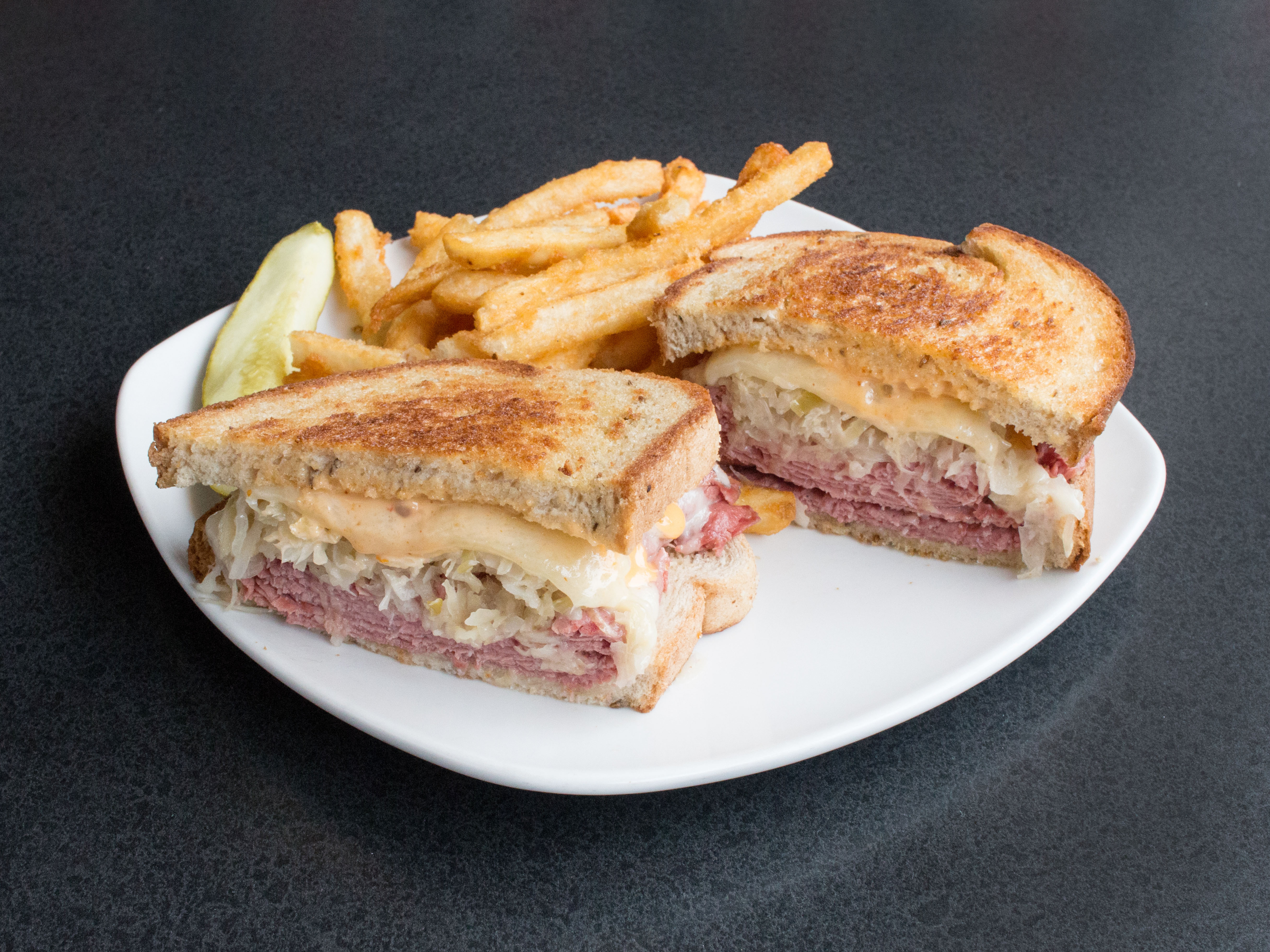Order Classic Southender Reuben food online from Vno Wine Warehouse & New Age Restaurant store, Bay City on bringmethat.com