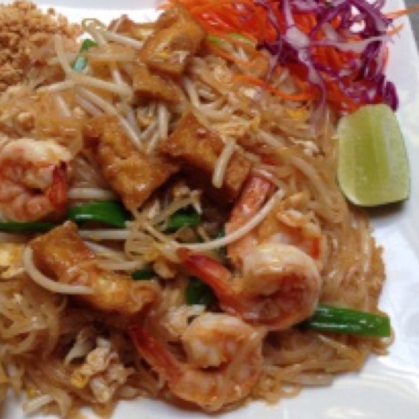 Order Pad Thai ผัดไทย food online from Samila Thai Restaurant store, San Francisco on bringmethat.com