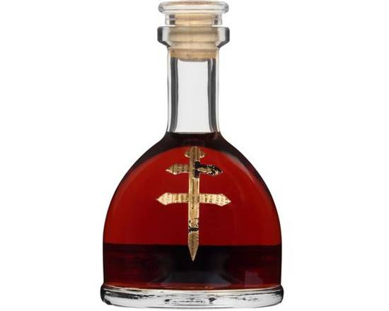 Order D'usse VSOP, 750mL cognac (40.0% ABV) food online from Luckys Liquor store, Los Angeles on bringmethat.com