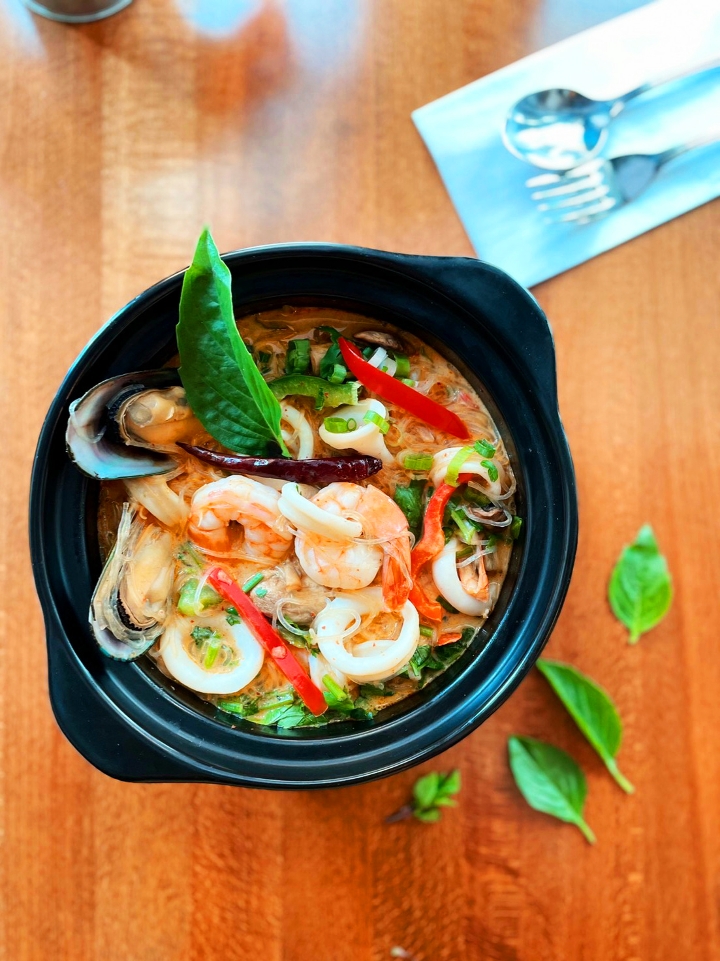 Order M-5 Seafood Clay Pot Noodles food online from Malii Thai Kitchen store, New York on bringmethat.com