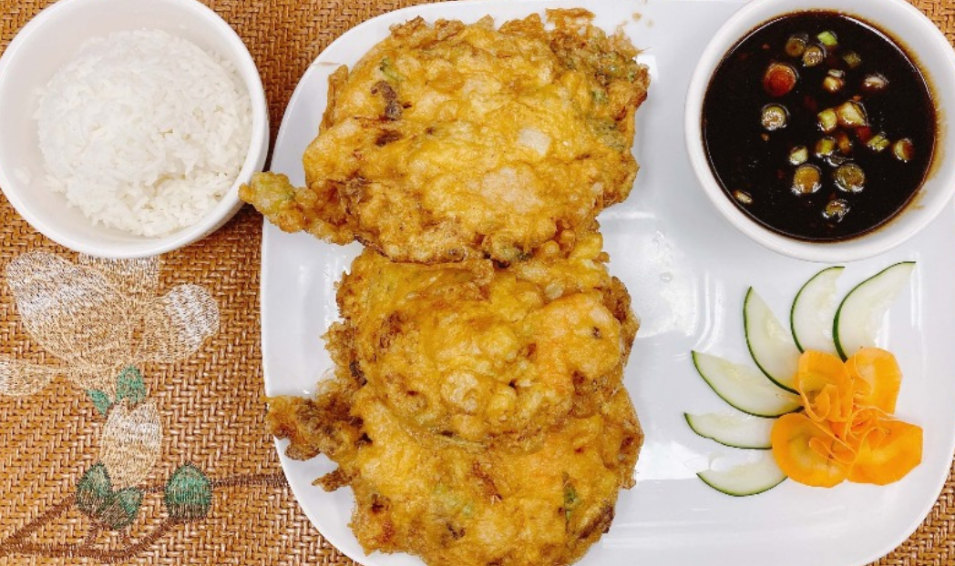 Order H19. House Special Egg Foo Young food online from PAPA CHEN CHINA DINER store, League City on bringmethat.com