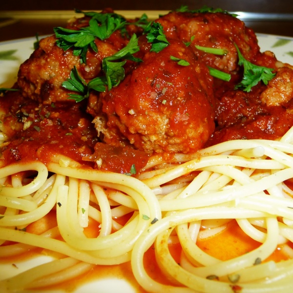Order 61. Spaghetti con Albondigas food online from Spain Restaurant store, Los Angeles on bringmethat.com