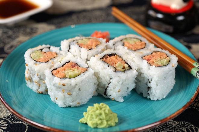 Order Spicy tuna roll food online from Osaka Sushi & Fresh Smoothies store, Chicago on bringmethat.com