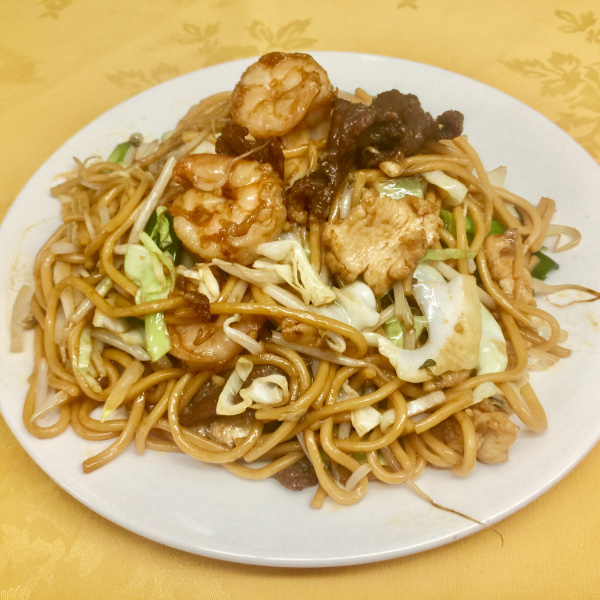 Order 259. House Special Chow Mein 鸡 虾 牛 炒 粗 面  food online from Fortune House store, Los Angeles on bringmethat.com