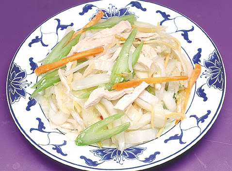 Order 55. White Meat Chicken Chow Mein food online from Boulevard Chinese Restaurant store, Elmwood Park on bringmethat.com