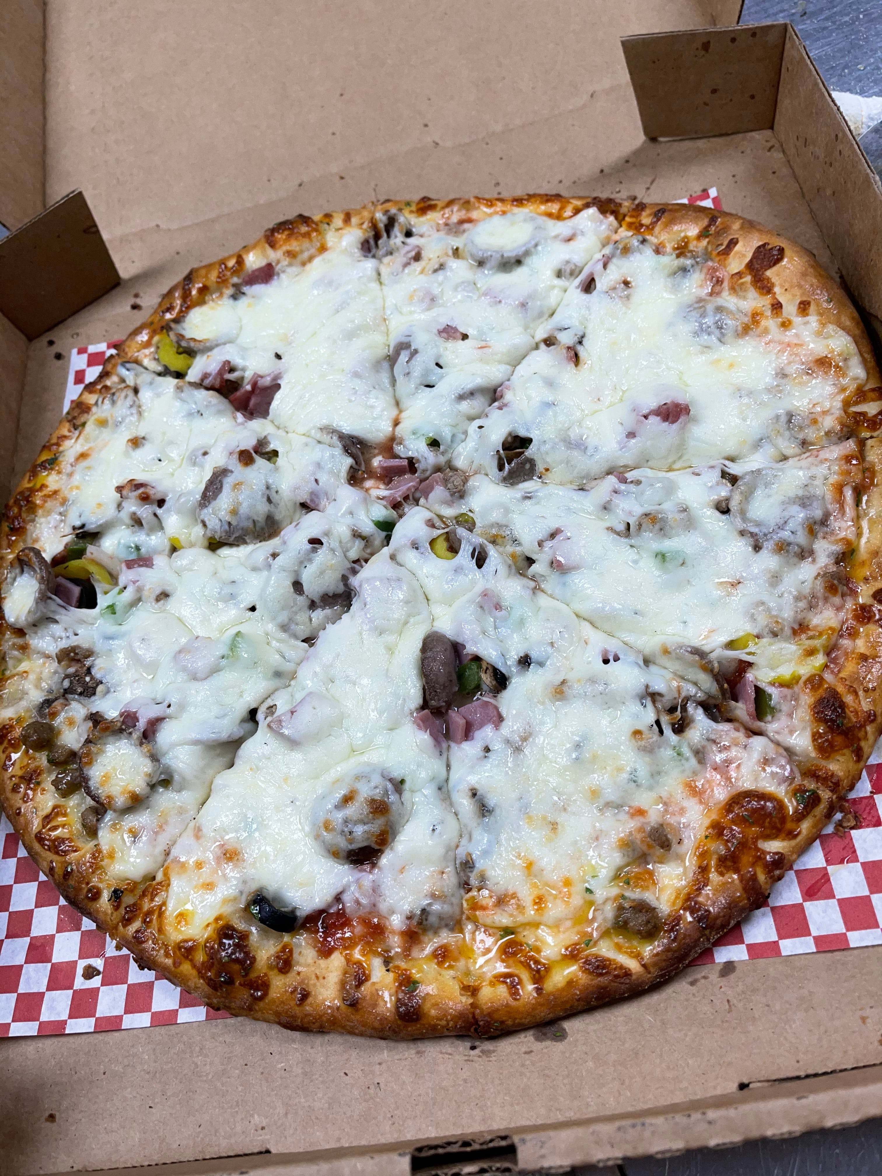 Order Supreme Pizza - Medium 12'' food online from Bella Italia Restaurant store, Hillsville on bringmethat.com