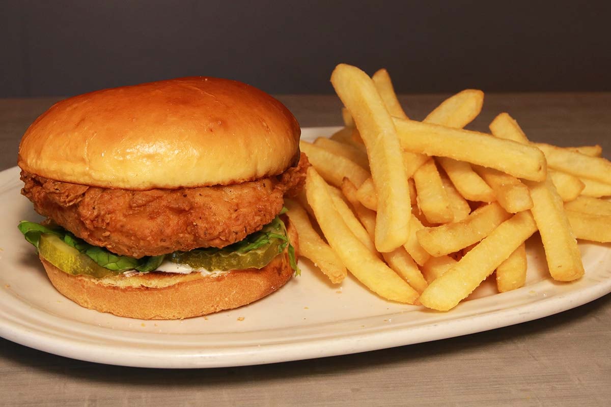 Order Classic Chicken Sandwich food online from Friendly Ice Cream Corp store, Lancaster on bringmethat.com