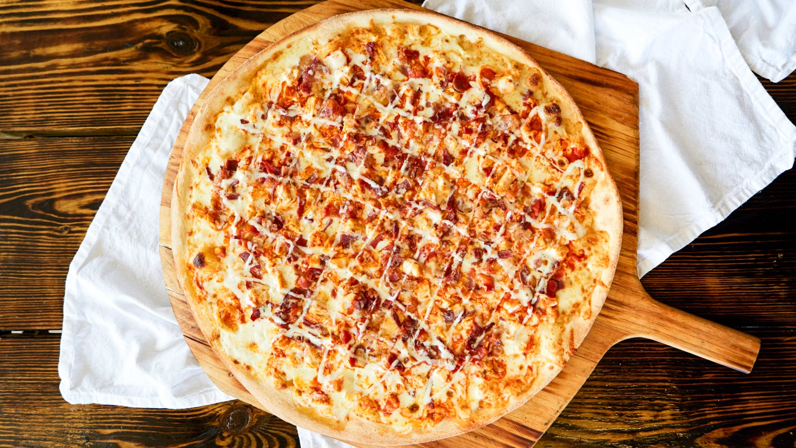 Order Buffalo Bacon Chicken Pizza - Small 12'' food online from Flamez wood fired pizza store, Blackwood on bringmethat.com