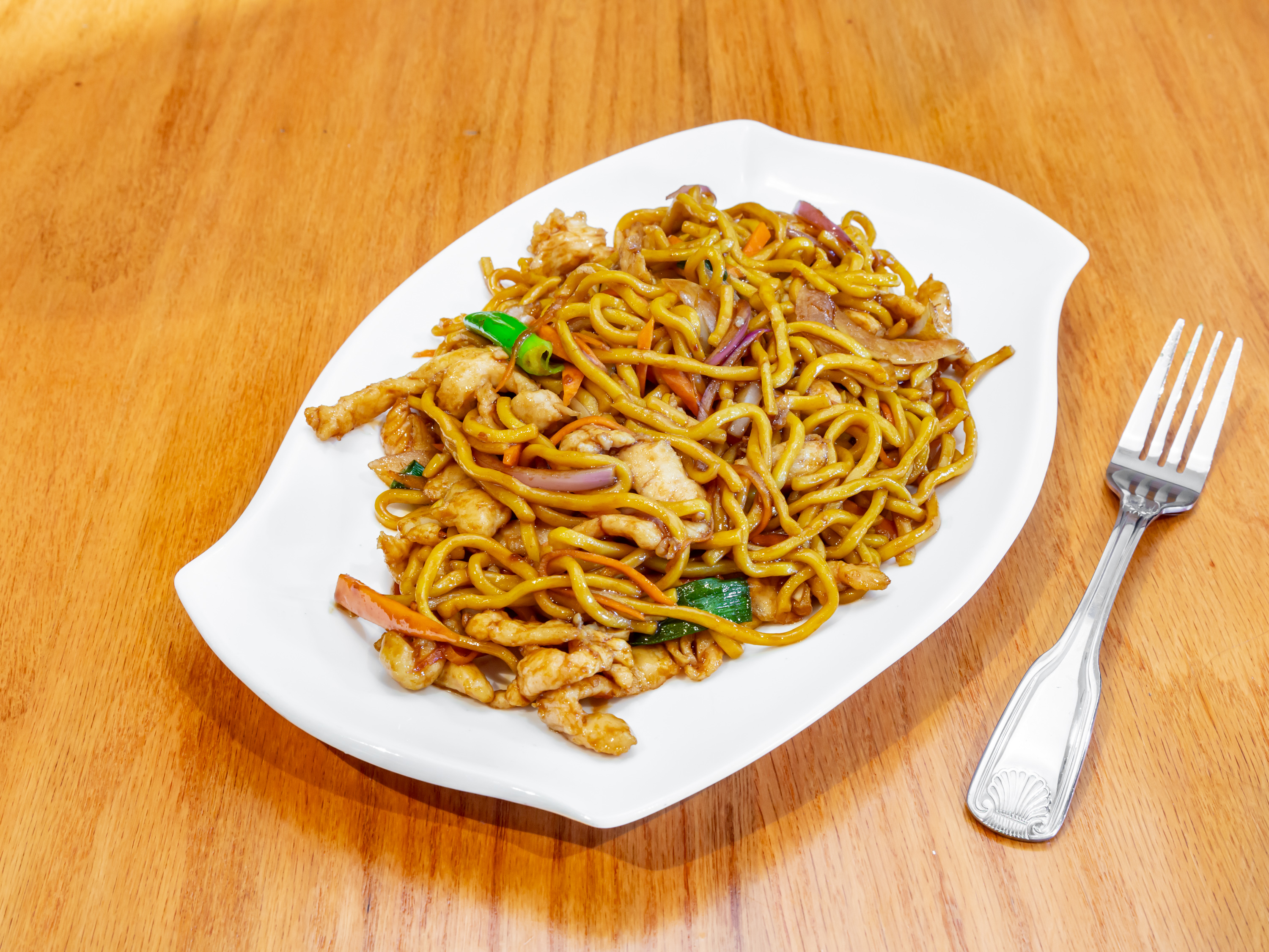 Order Chicken Lo Mein food online from W’Lins Asian Cuisine &Spirits store, Spring Hill on bringmethat.com