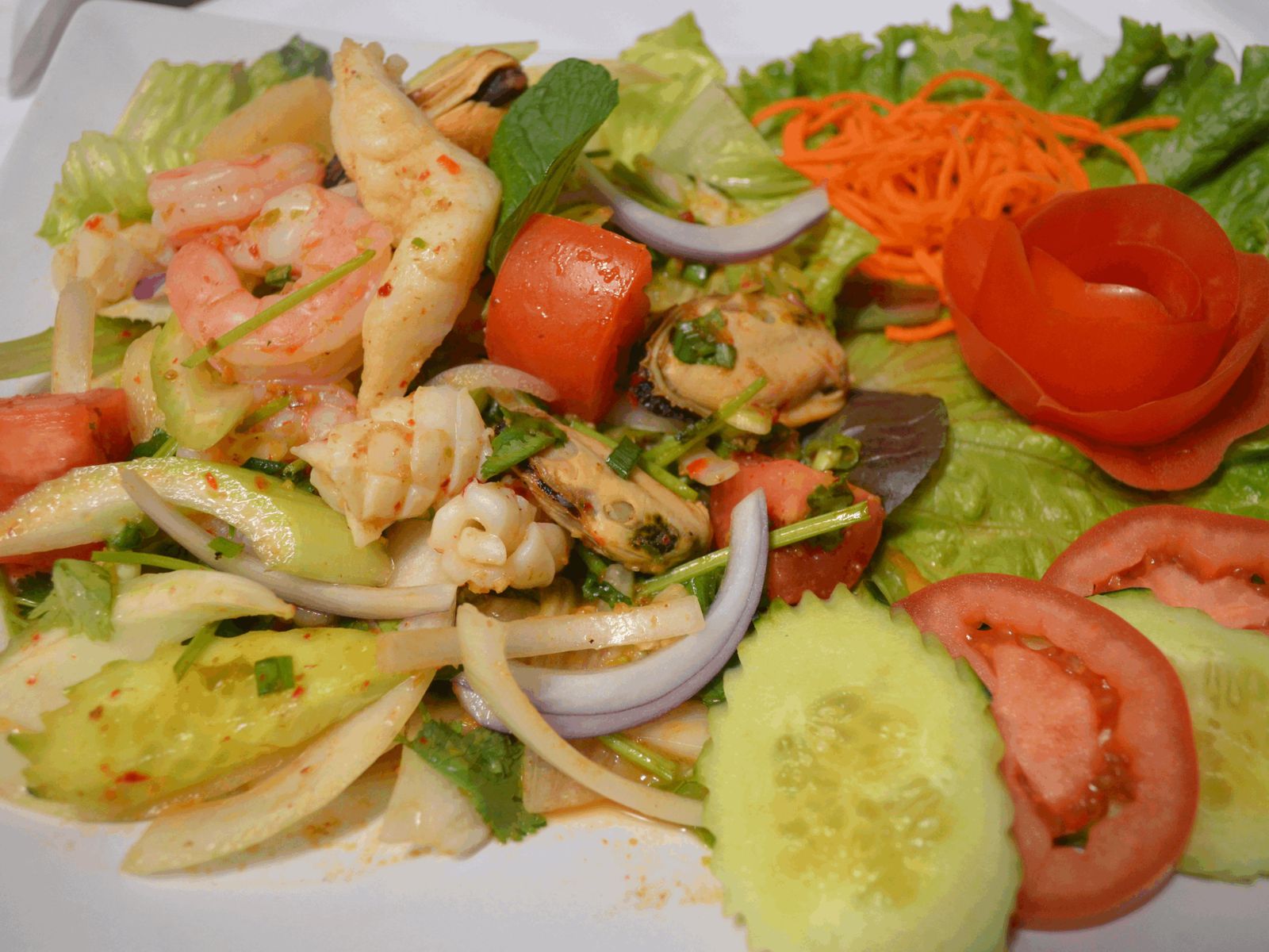 Order Spicy Seafood Salad (Yum Talay) food online from Toomie Thai store, Alameda on bringmethat.com