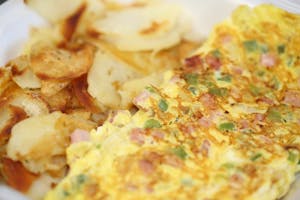 Order Western Omelette food online from Hot Bagels & More store, Northfield on bringmethat.com