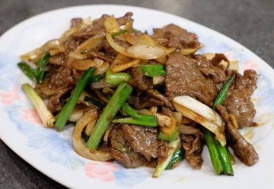 Order B11. Ginger and Onion with Beef 姜葱牛 food online from Jade Restaurant & Lounge store, Seattle on bringmethat.com