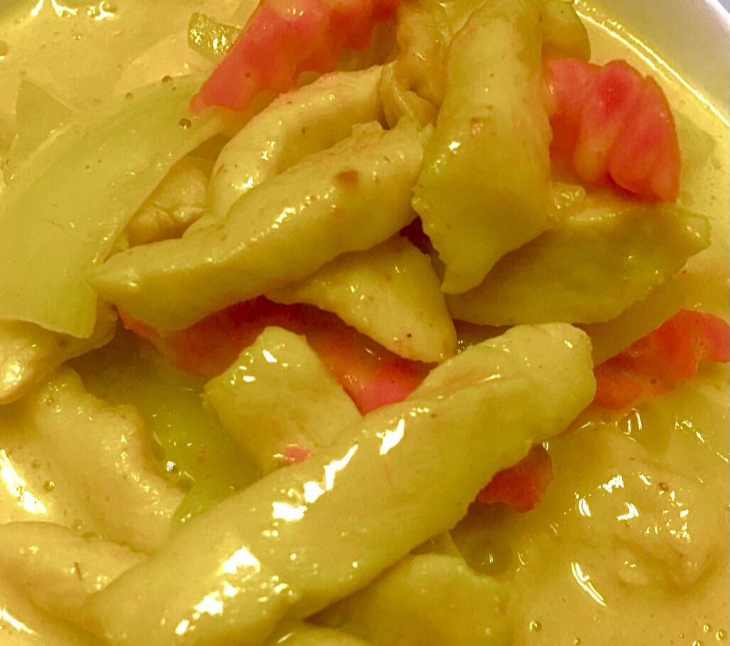 Order Yellow Curry food online from Sawaddee Thai Cuisine store, Antioch on bringmethat.com