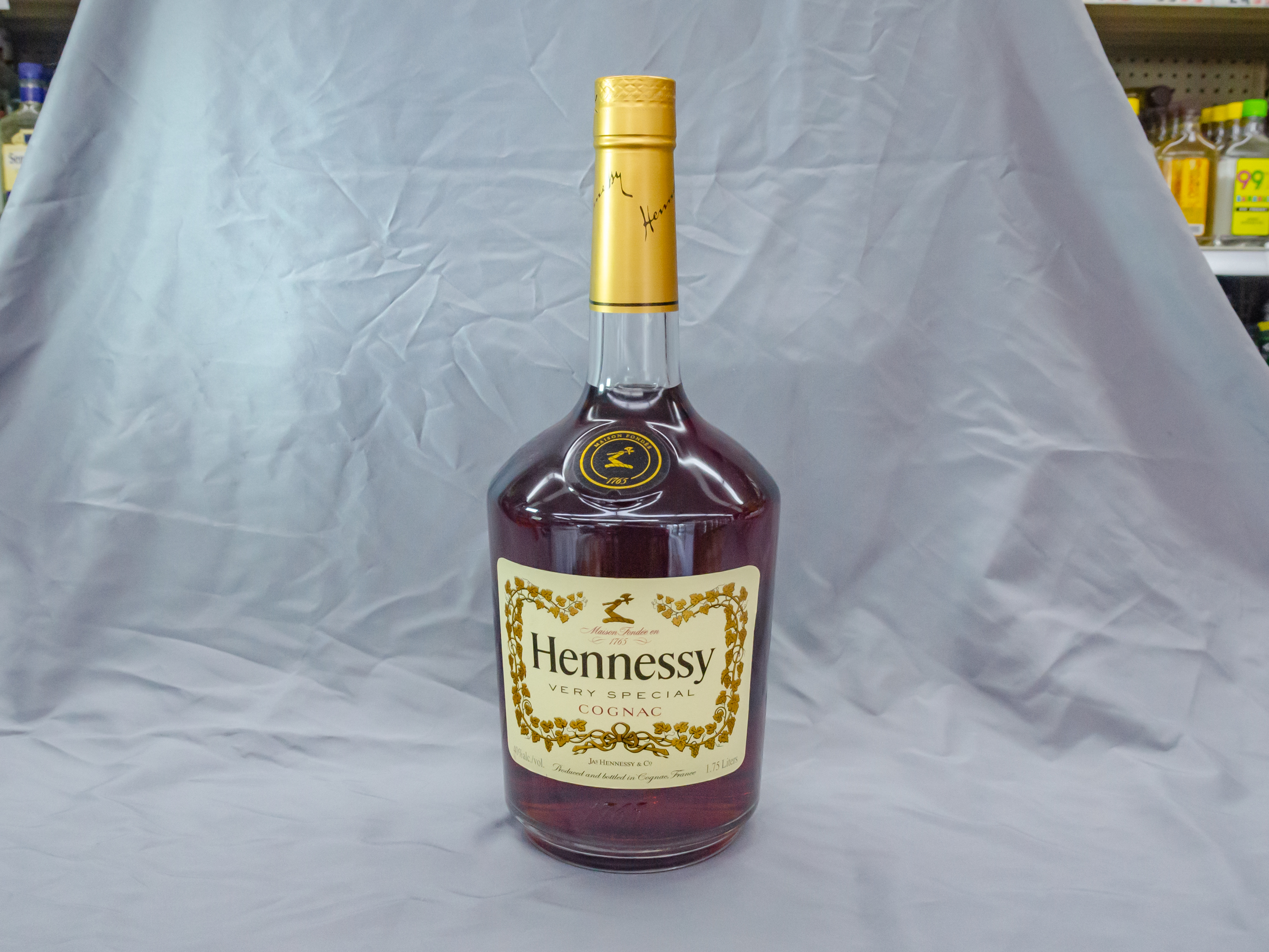 Order Hennessy Vs Cognac food online from Fountain Liquor Store store, El Cajon on bringmethat.com