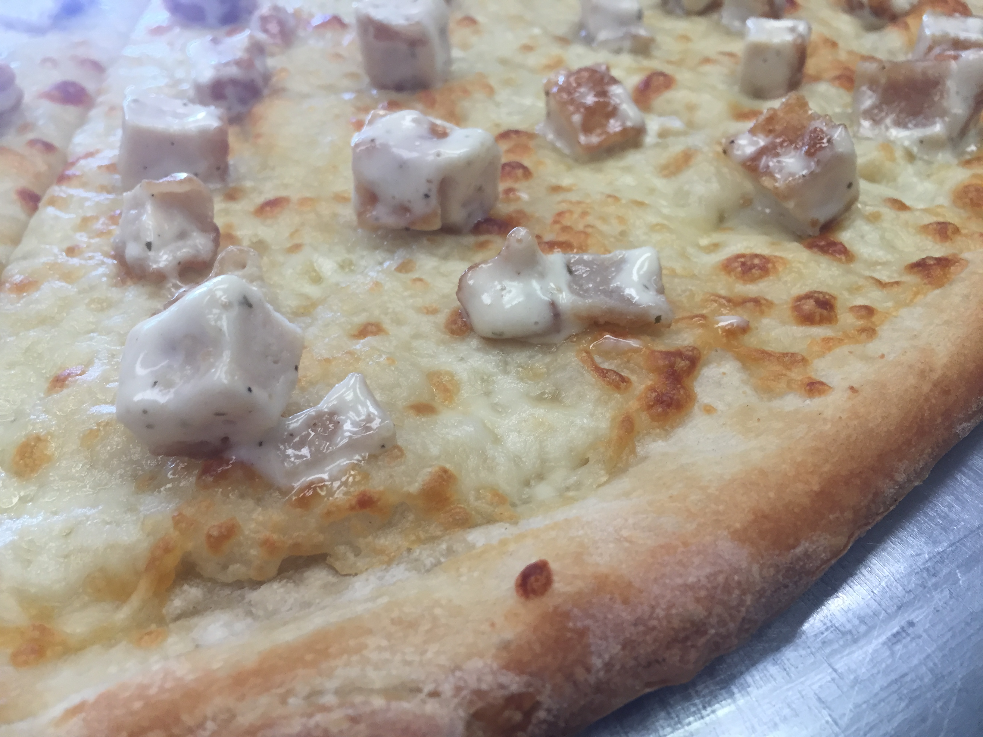 Order Chicken Ranch Pizza (White) food online from Gusto Pizza store, Delmar on bringmethat.com