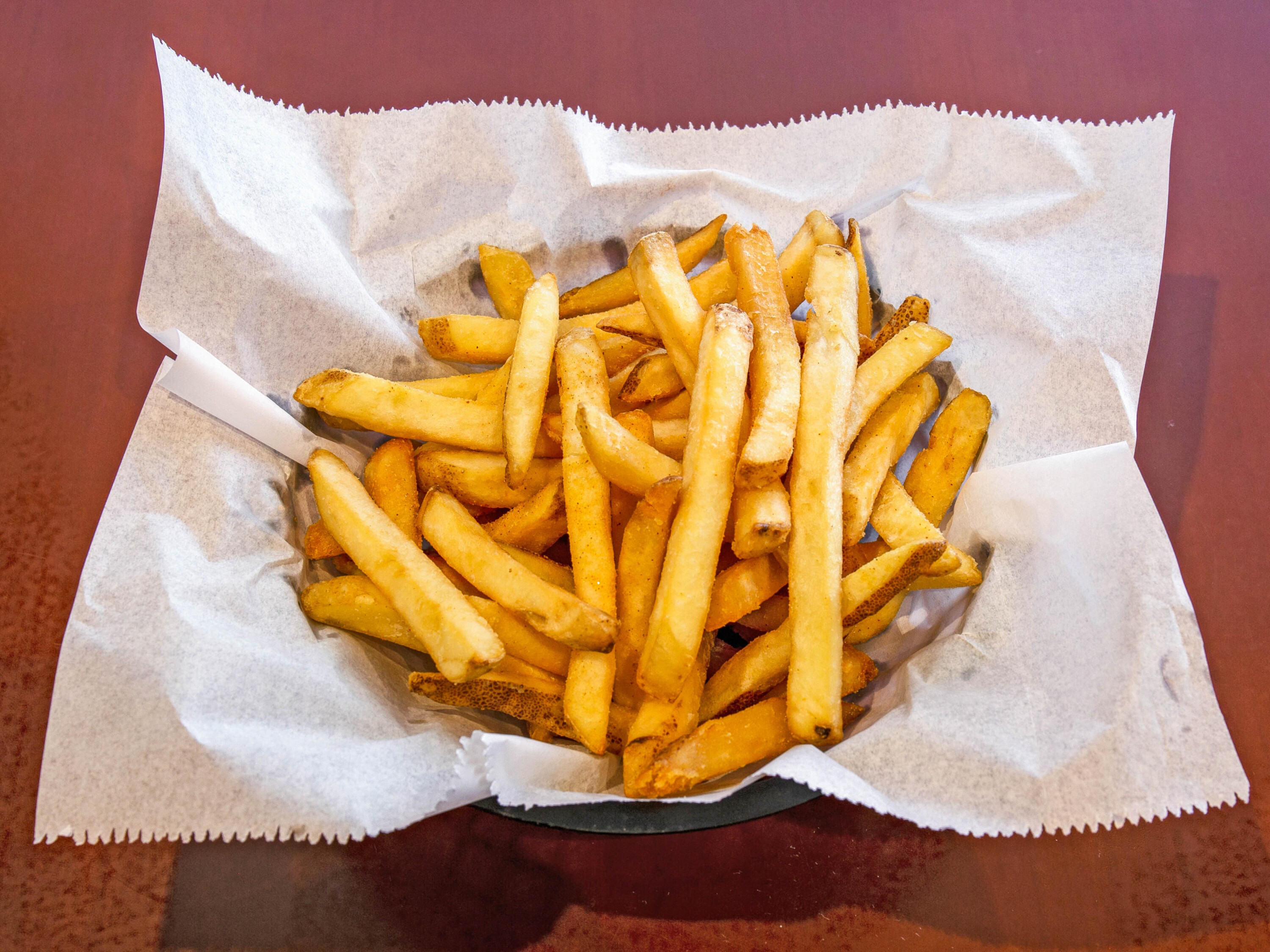 Order French Fries food online from Ray Wings And Pizza store, Omaha on bringmethat.com