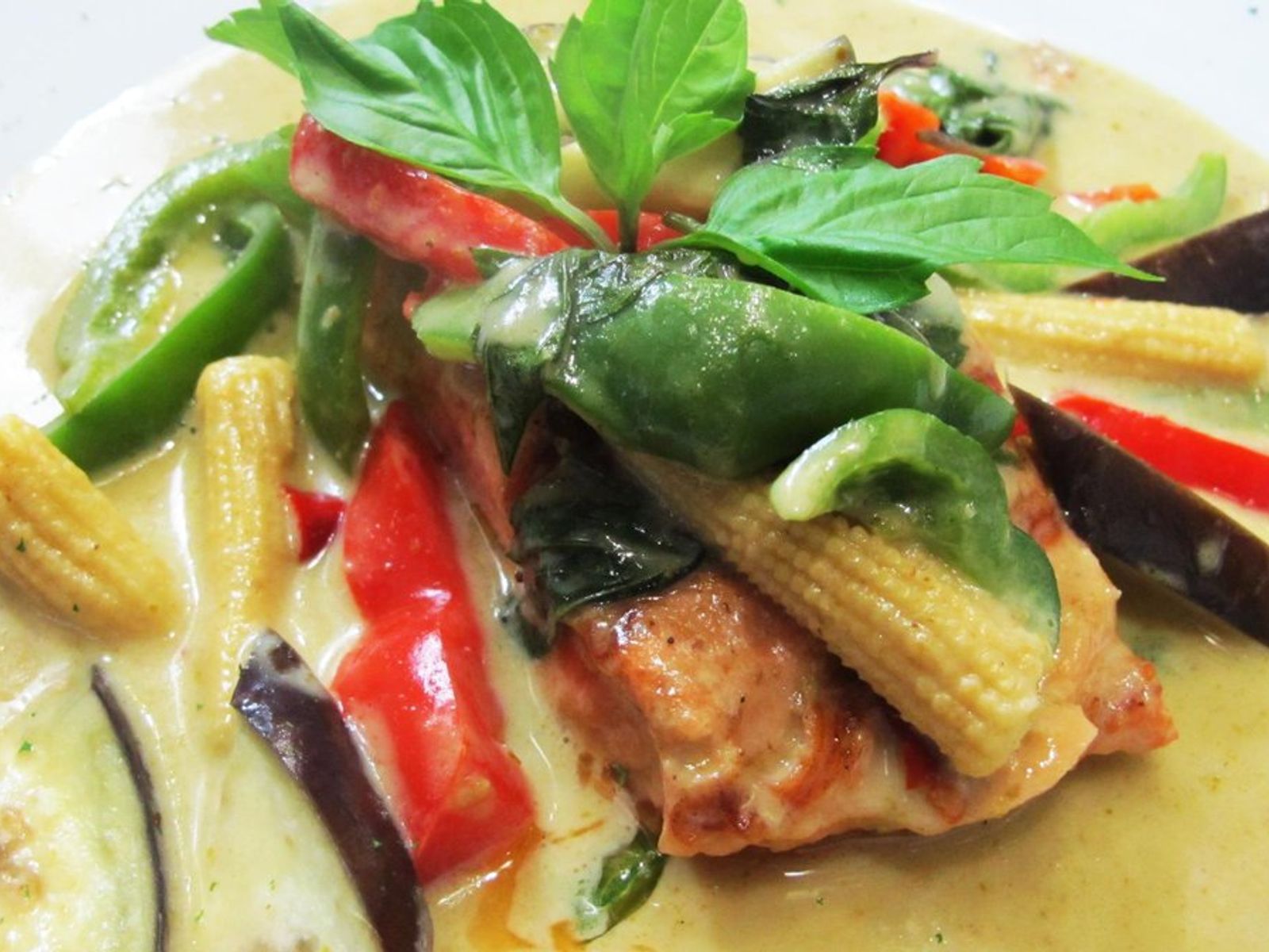 Order TROPICAL SALMON CURRY food online from Pinto Urban Thai Diner store, Richardson on bringmethat.com