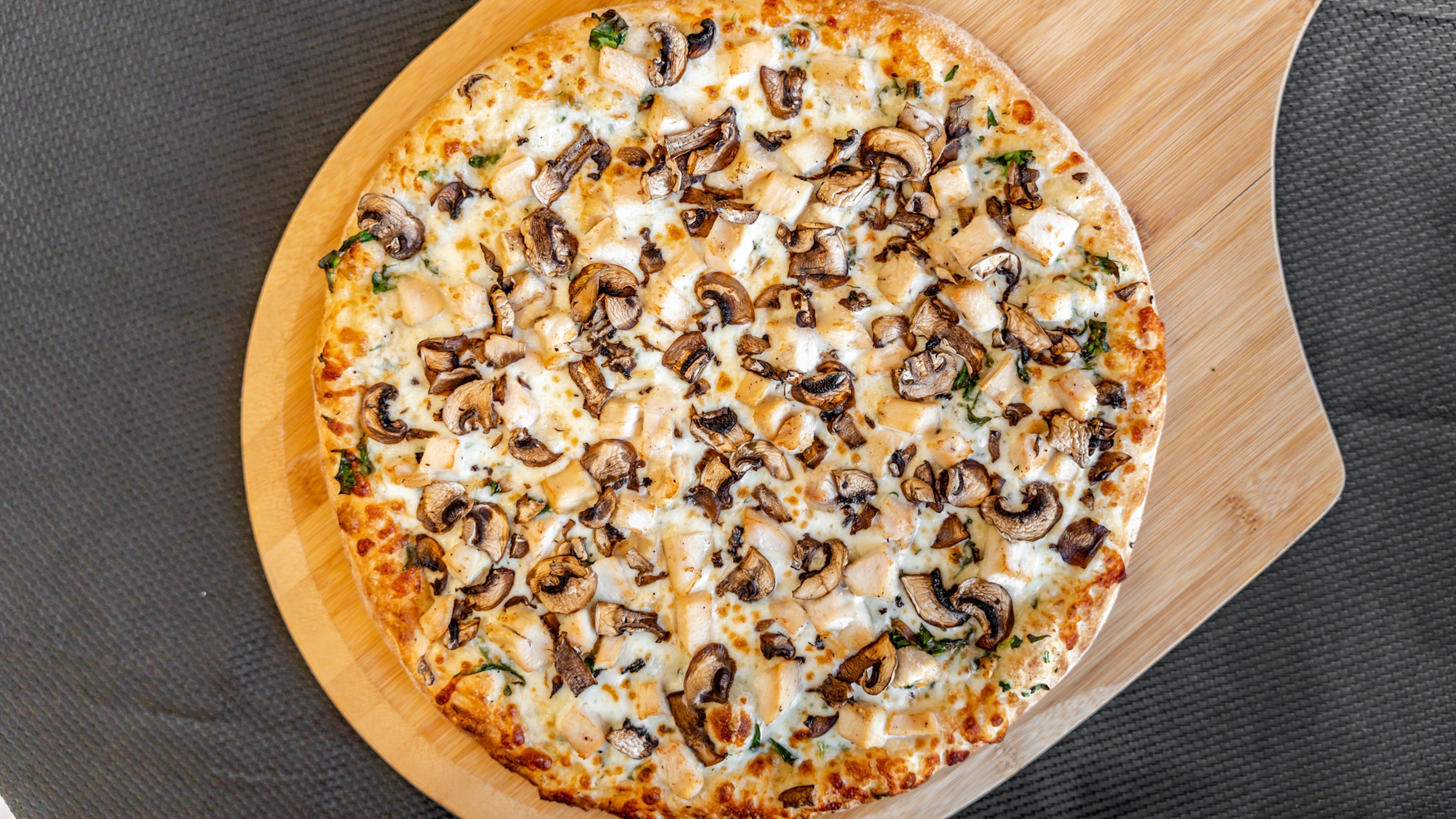 Order Chicken Alfredo Pizza - Small 10'' food online from Papa Pizza Pie store, Fullerton on bringmethat.com